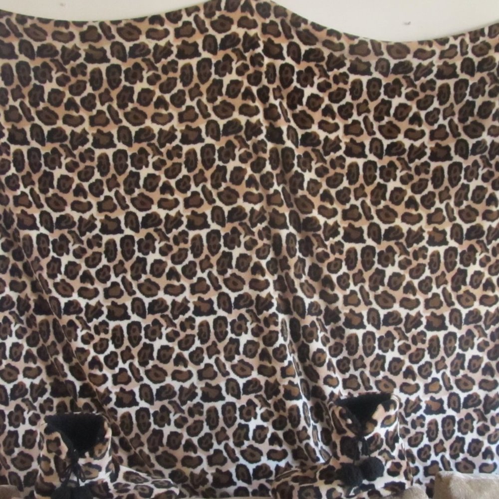 Faux Fur Throw Blanket Leopard & house shose